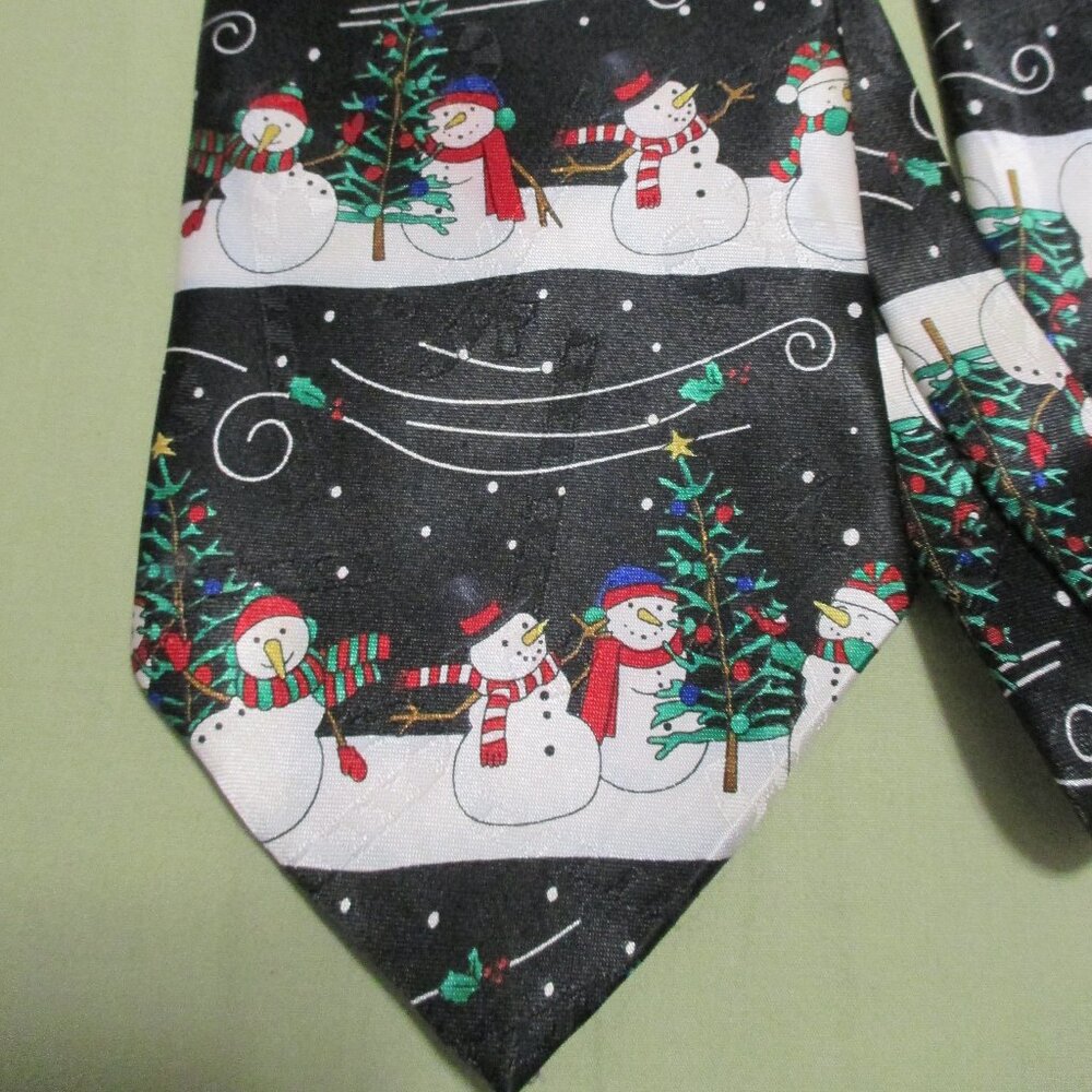 Men's Christmas tie Yule Tie Greetings by Hallmark with snowmen